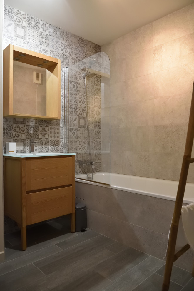 Photo of a small contemporary master bathroom in Nantes with gray tile, grey walls, wood-look tile, glass benchtops, grey floor, white benchtops and a single vanity.
