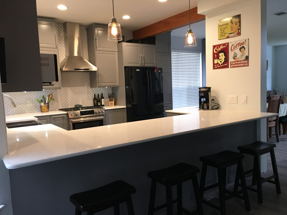 Kitchen - kitchen idea in Austin