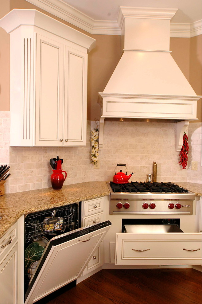 Williamsburg Cream with glaze kitchen