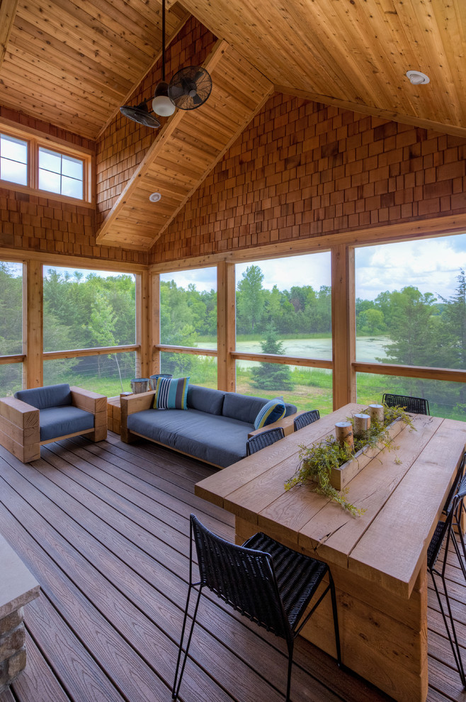 Transitional porch idea in Cedar Rapids