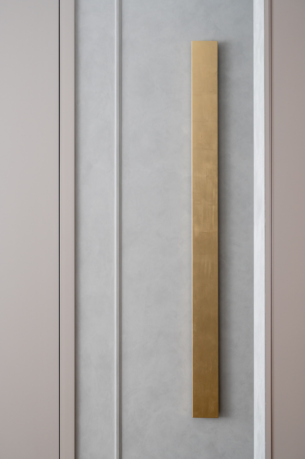 105 Садовые Кварталы. Бра в золотой потали.