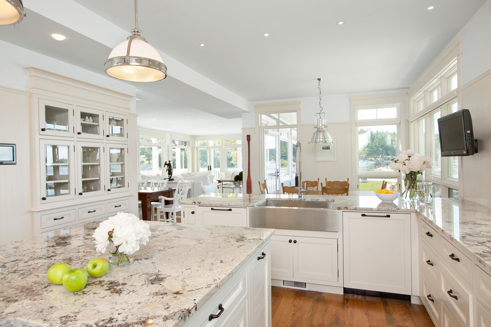 Photo of a traditional kitchen in Vancouver with a farmhouse sink and granite benchtops.