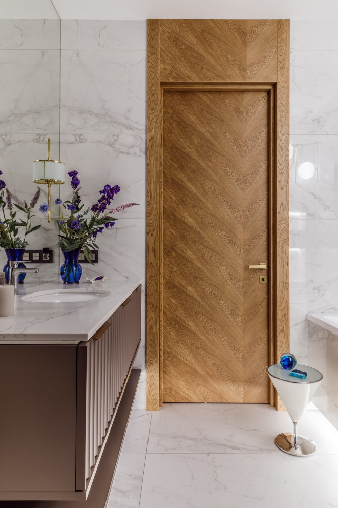 Дом с синими человечками