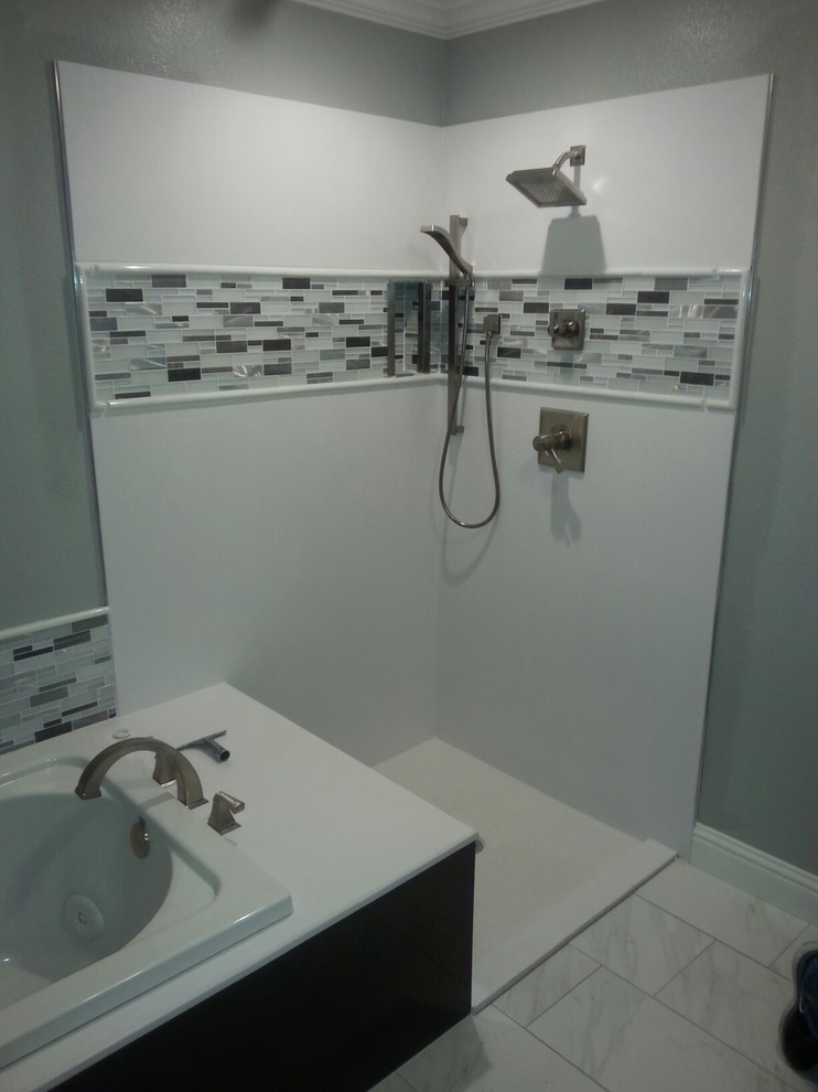 Inspiration for a contemporary bathroom in Dallas.
