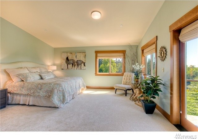 Bedroom - rustic bedroom idea in Seattle