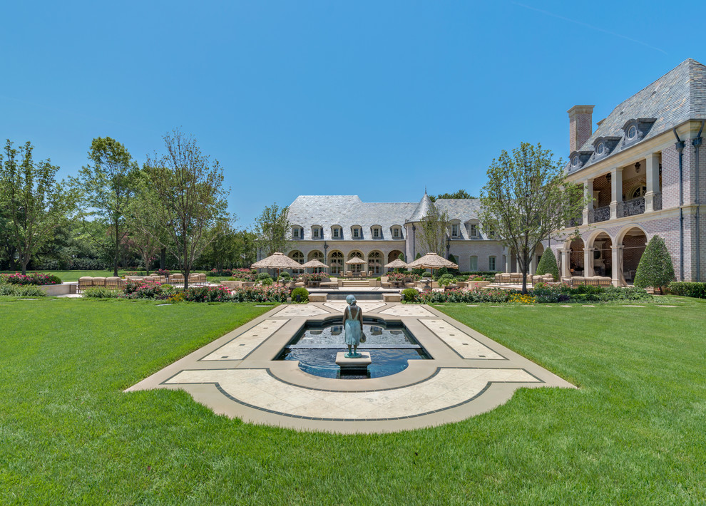 This is an example of a traditional garden in Dallas with a water feature.