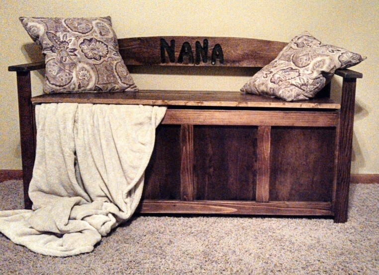 Example of a mountain style entryway design in Omaha