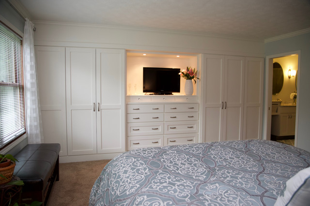 Example of a large transitional home design design in Indianapolis