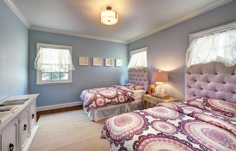 This is an example of a transitional kids' room in Los Angeles.