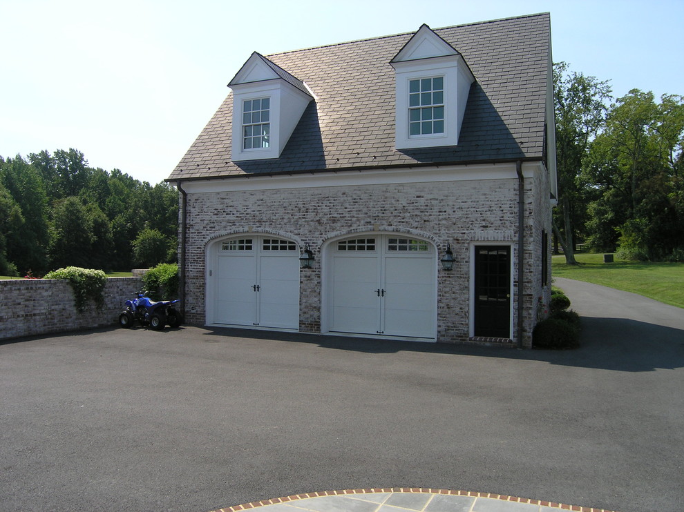 Exemple d'un garage chic.