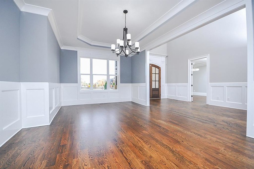 Transitional home design photo in Atlanta