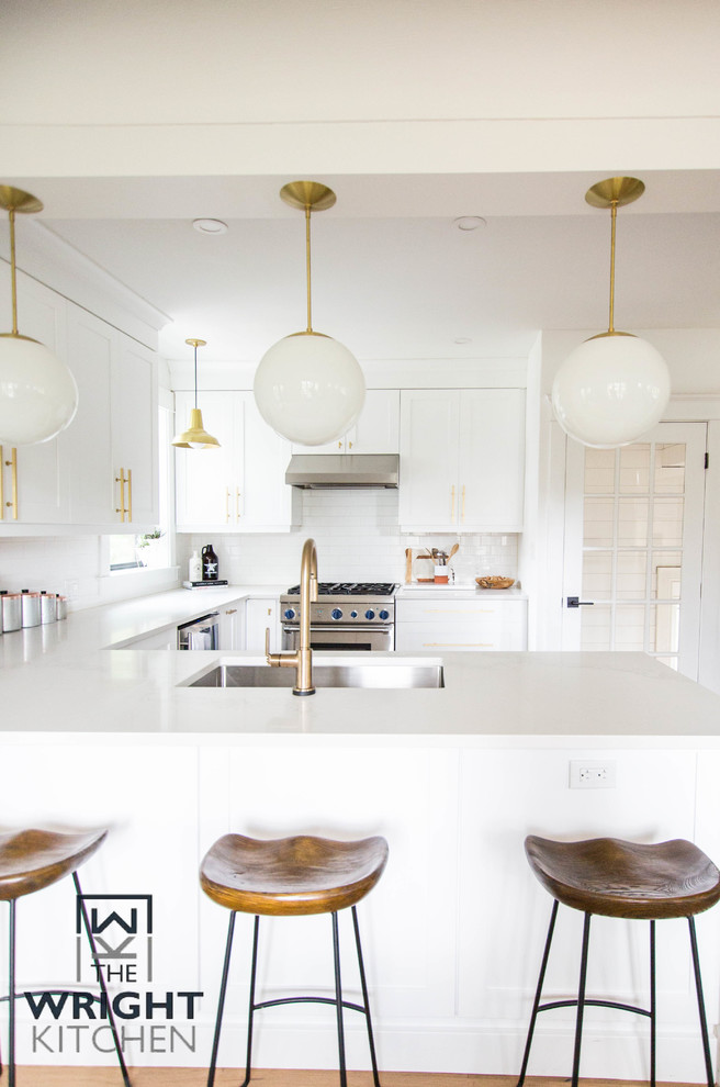 Kitchen - transitional kitchen idea in Toronto