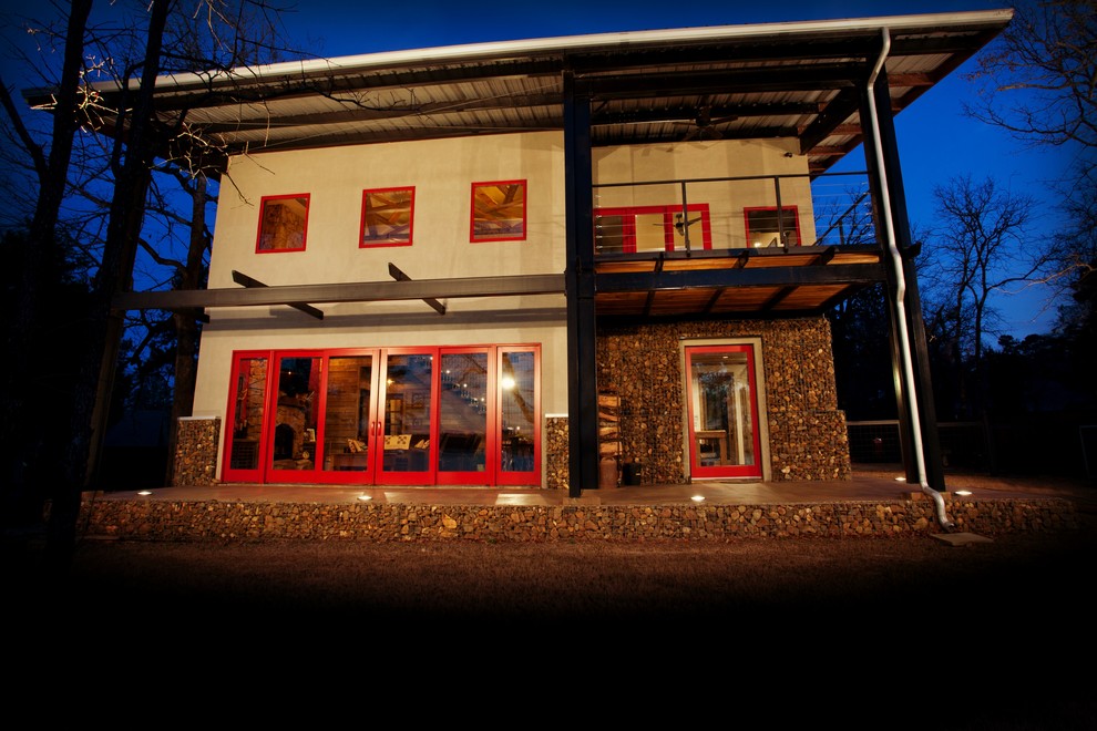 Example of a mountain style home design design in Dallas