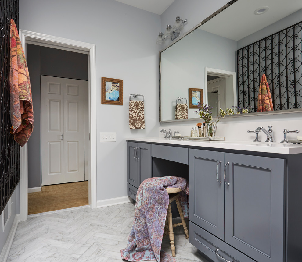 Inspiration for a transitional home design remodel in Chicago
