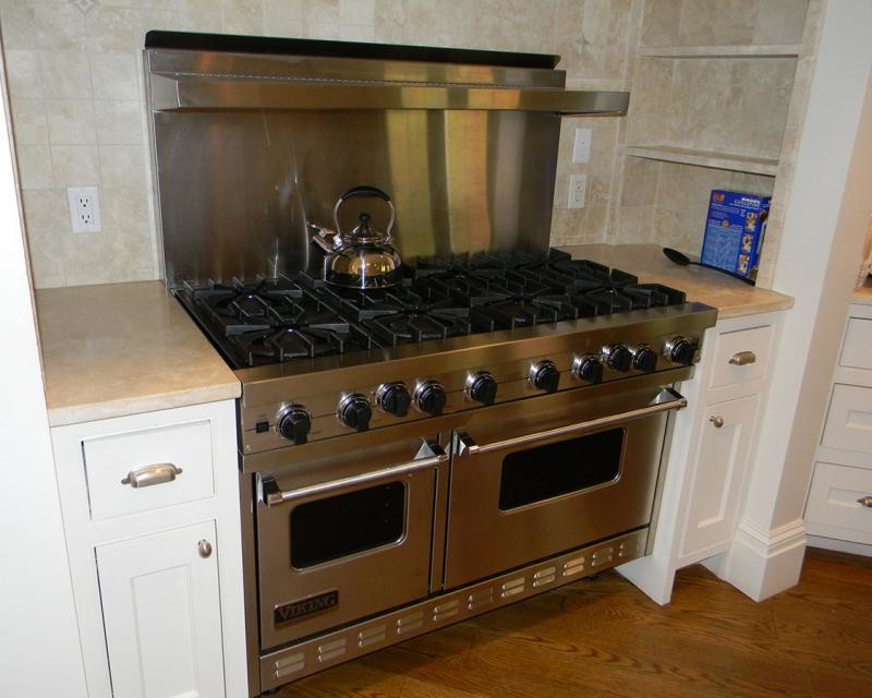 Kitchen - transitional kitchen idea