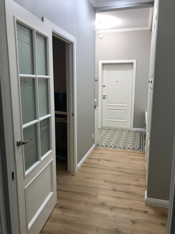 Вид на прихожую из коридора