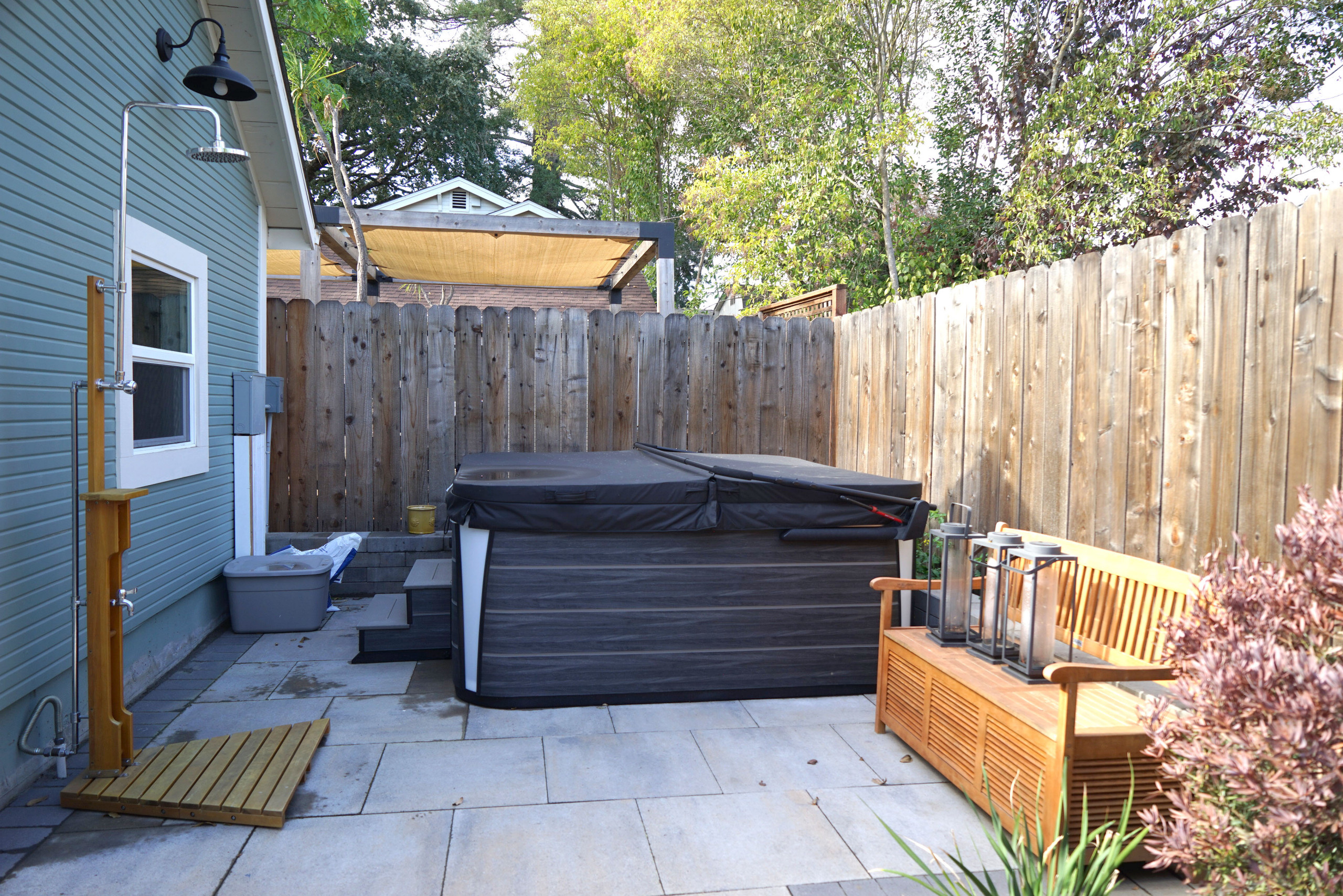 Outdoor Shower & Jacuzzi