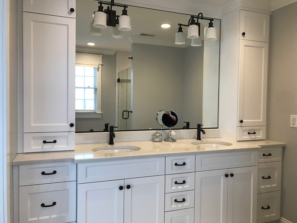 Design ideas for a mid-sized traditional master bathroom in Philadelphia with shaker cabinets, white cabinets, grey walls and quartzite benchtops.
