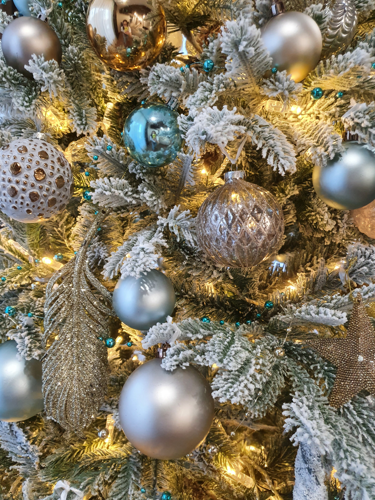 Новогоднее украшение сада и коттеджа