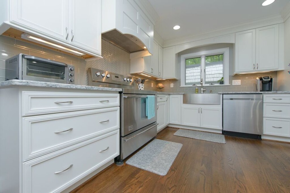 Kitchen - transitional kitchen idea in Baltimore