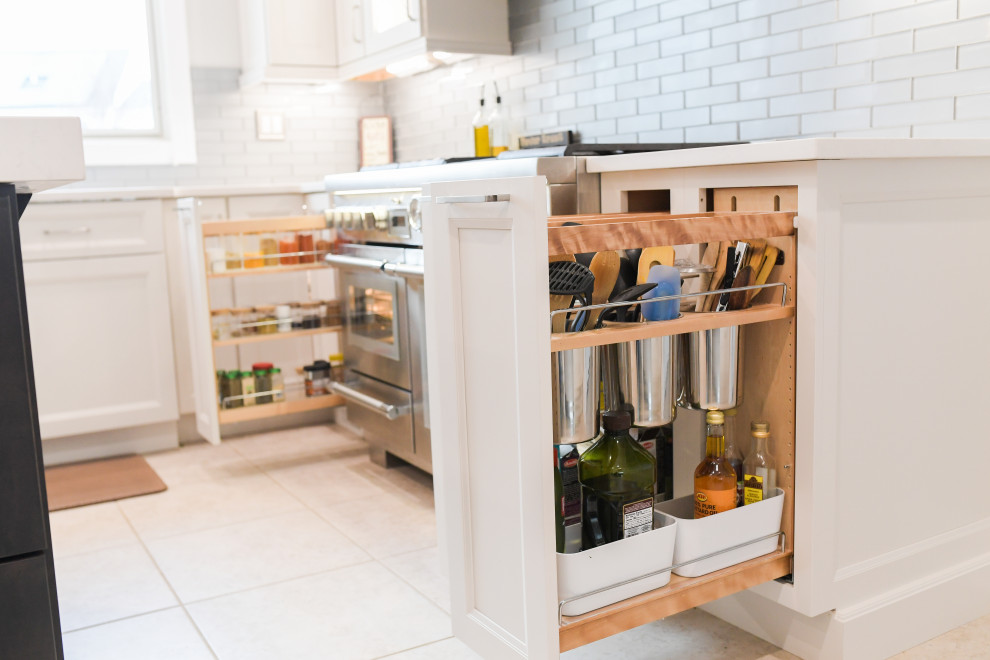 Kitchen - transitional kitchen idea
