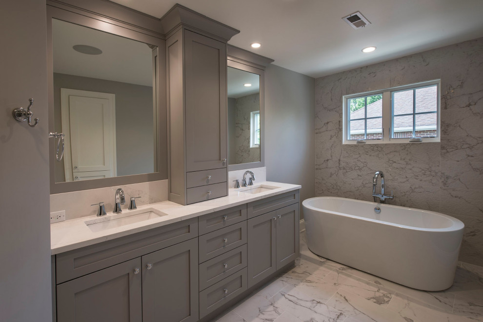 Transitional home design photo in Chicago