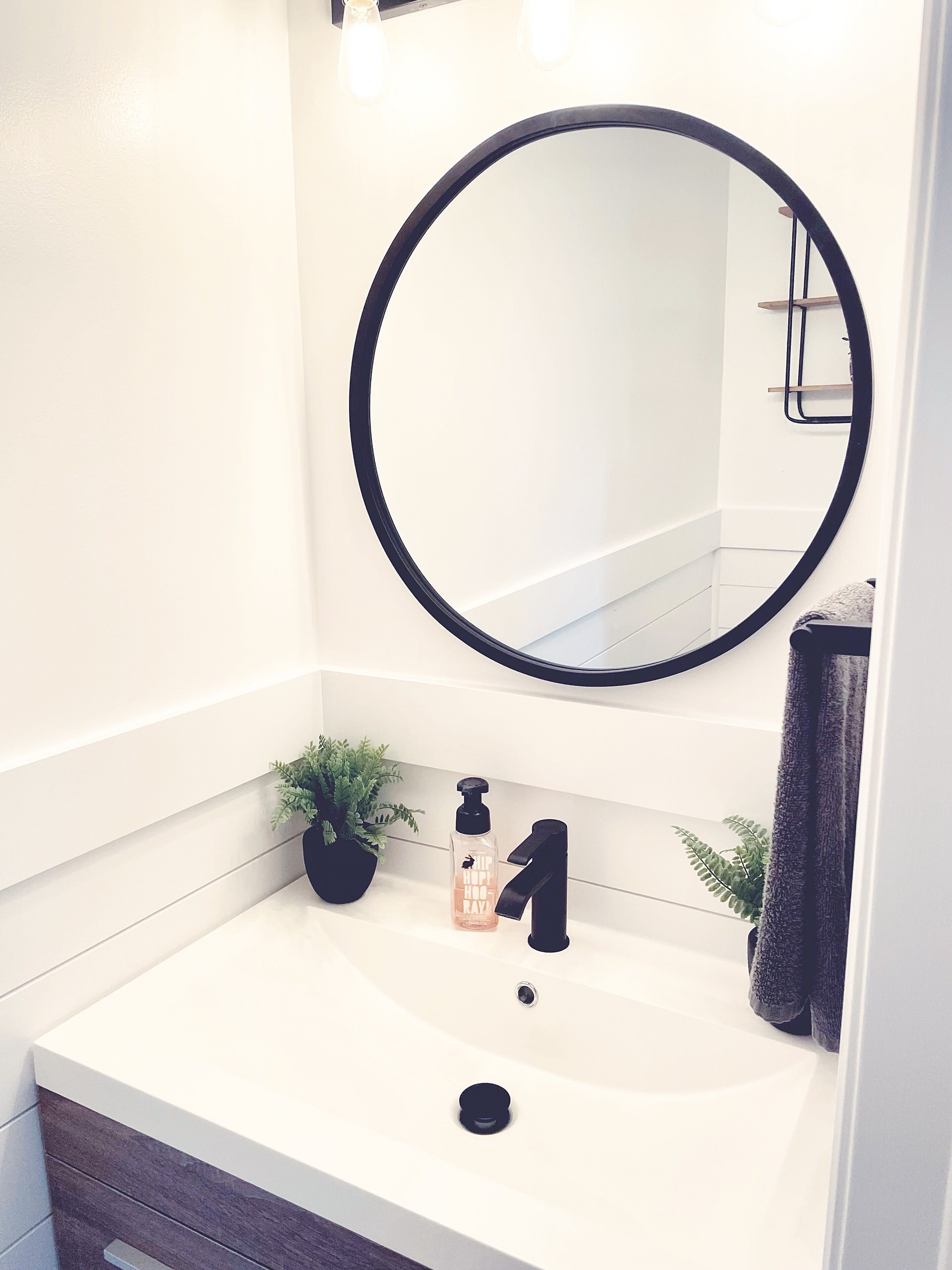 Example of a powder room design in Toronto