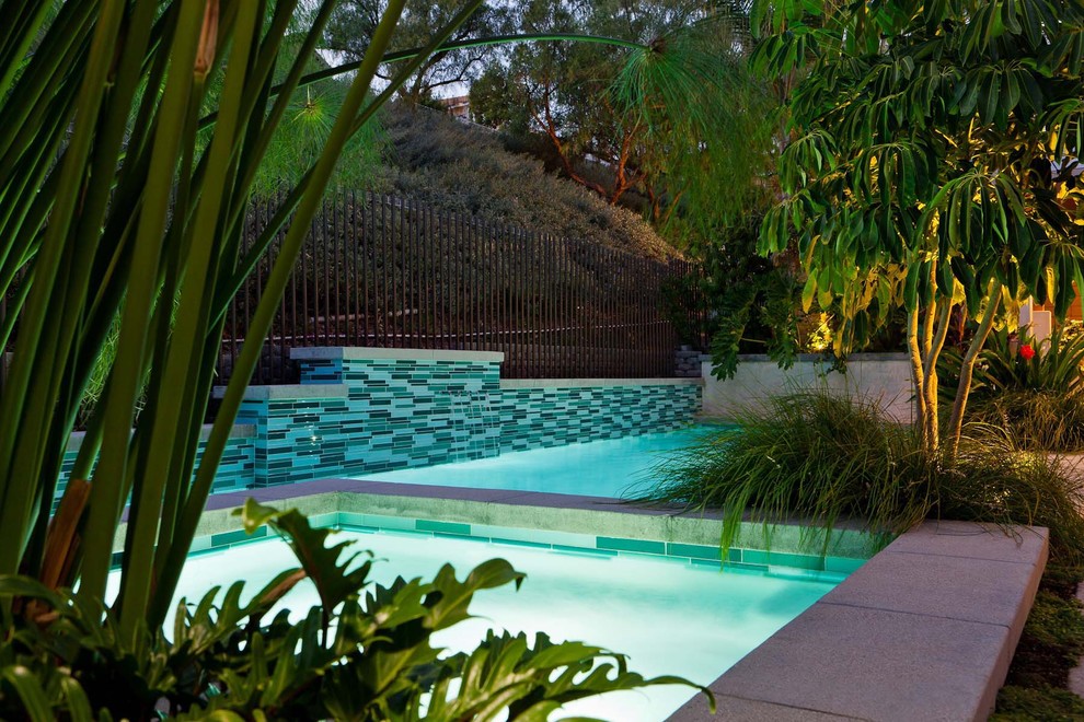 This is an example of a contemporary pool in Los Angeles with a hot tub.
