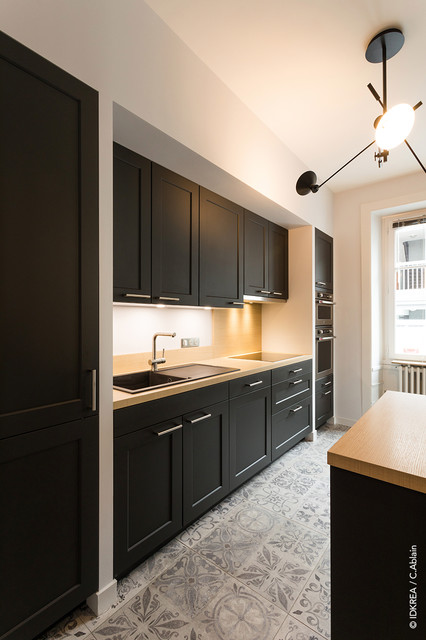 CUISINE NOIRE ET BOIS - PROJET DE R&Eacute;NOVATION &Agrave; RENNES transitional-kitchen