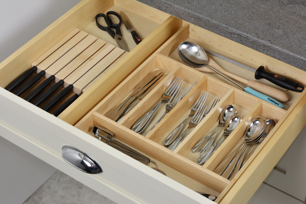 Farmhouse home design photo in Santa Barbara