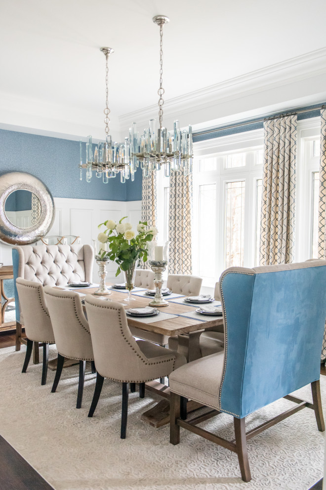 Transitional home design photo in Toronto