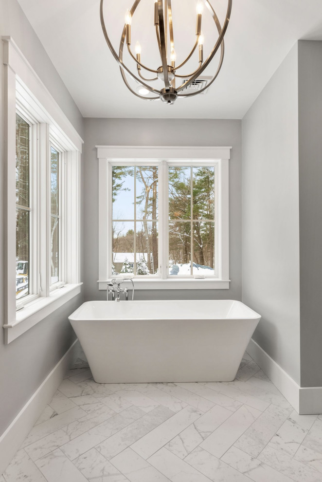 Großes Landhaus Badezimmer En Suite mit freistehender Badewanne und freistehendem Waschtisch in Boston