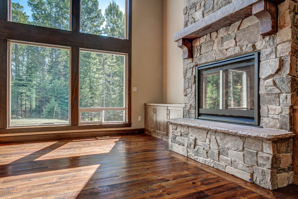 Example of a mountain style home design design in Seattle