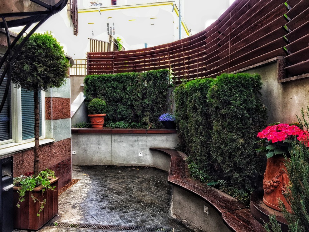 Территория около офиса г. Москва