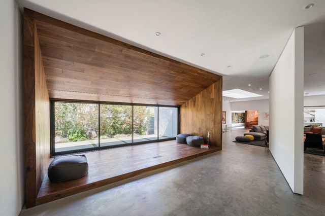 Hide Out modern-hall