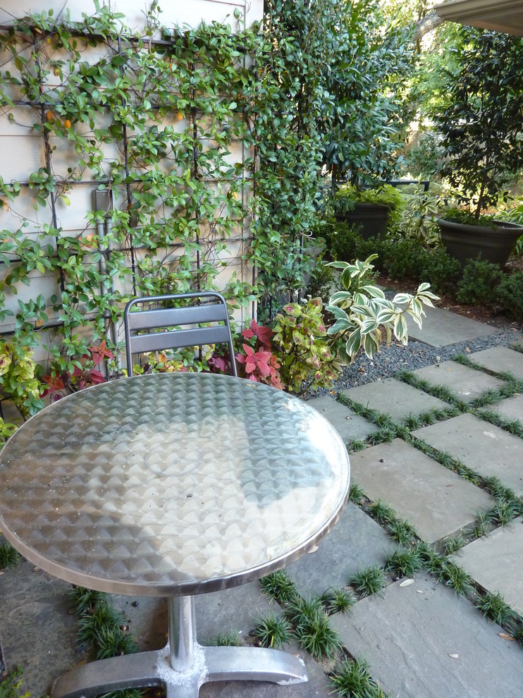 This is an example of a contemporary patio in Houston.