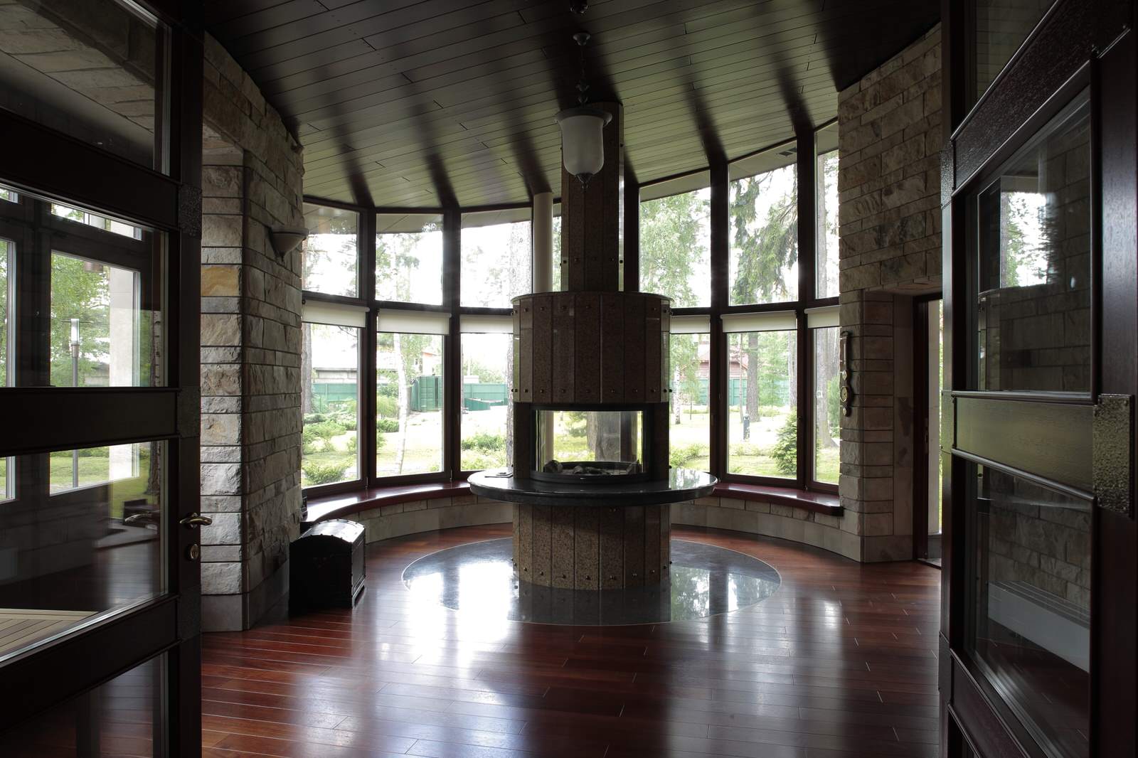 Вилла г-на К. Интерьер холла и гостинной. Архитектор Зусик А.И. Бюро Архитектон.