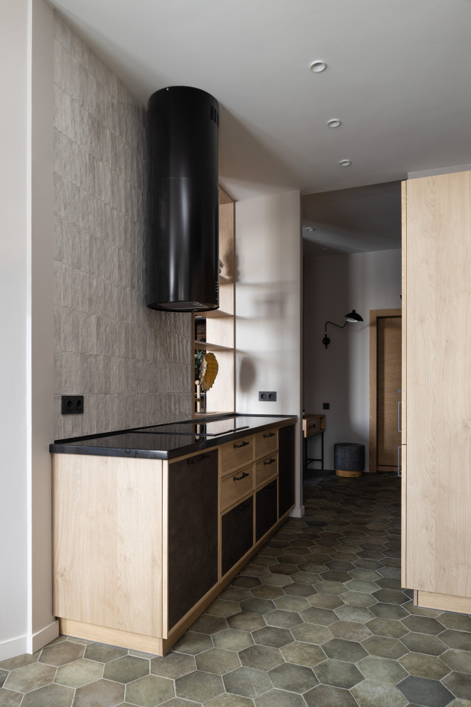 квартира с попугаями