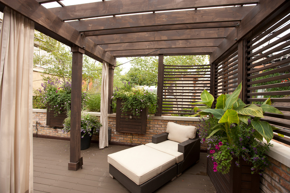 Traditional deck in Chicago with a pergola.