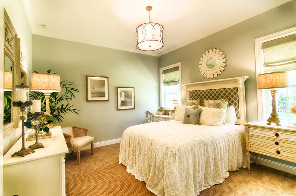 Inspiration for a traditional bedroom in Jacksonville.