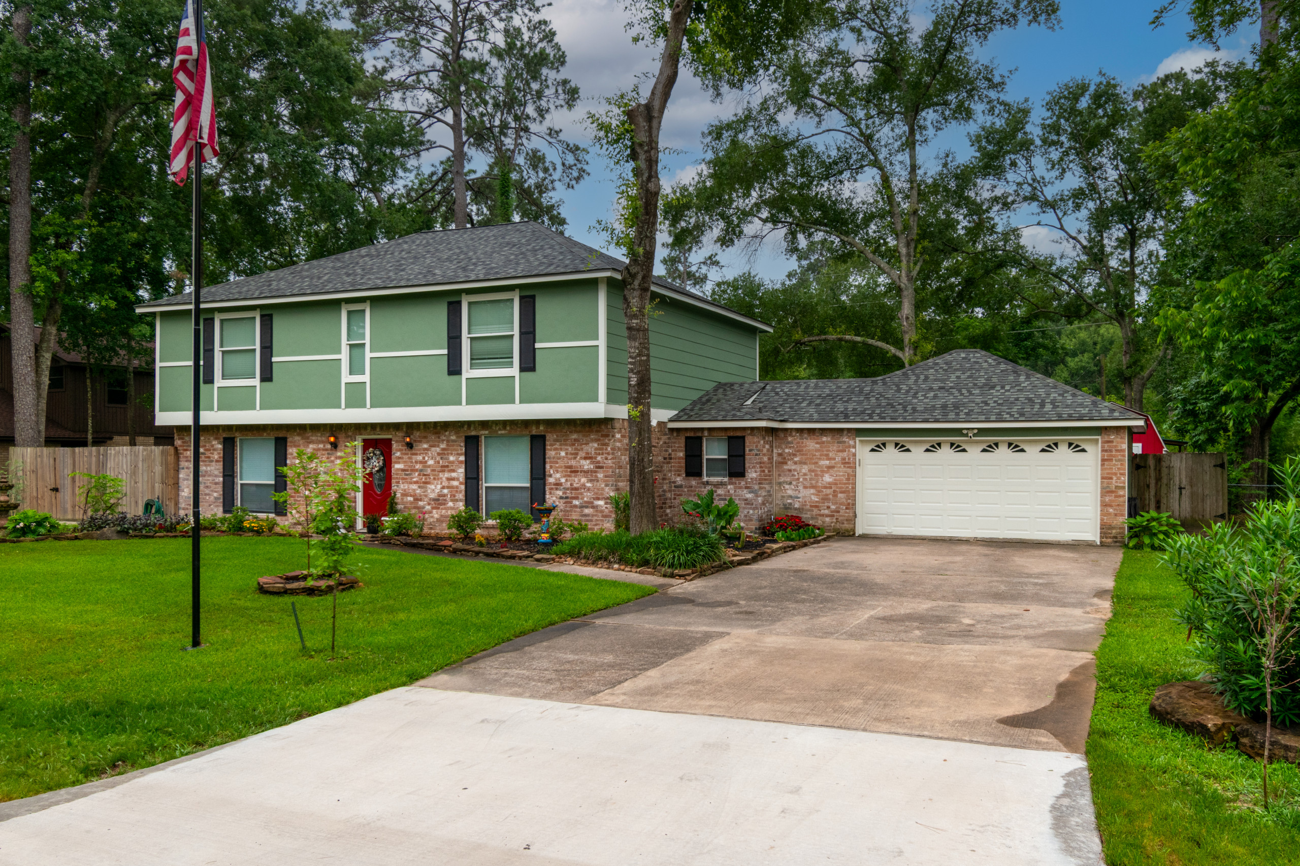 Oak Plaza Siding and Patio Cover
