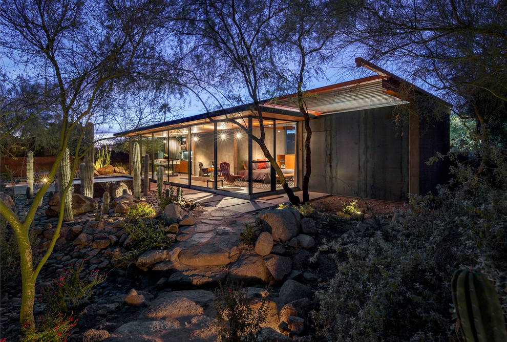 Inspiration for a contemporary one-storey glass exterior in Phoenix.