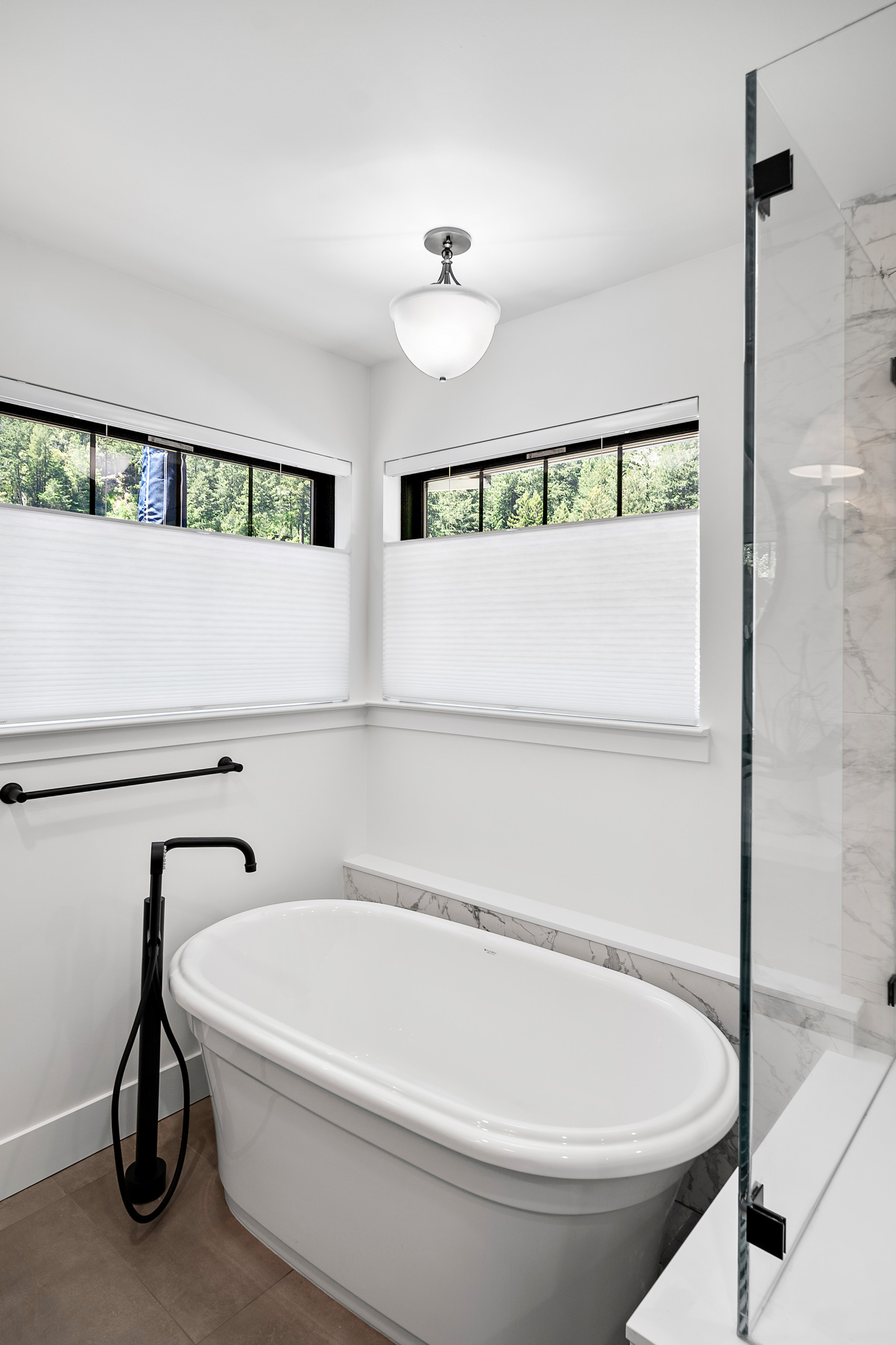 Freestanding bathtub
