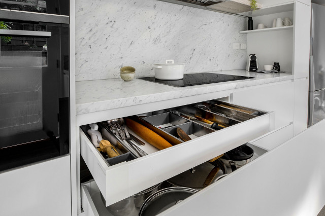 Finger Pull Kitchen Drawers with Utensils Insert costero-cocina