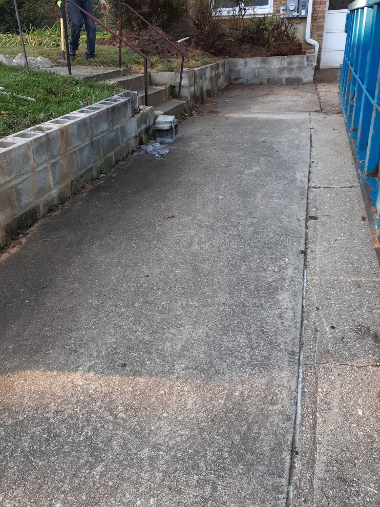 Retaining Wall - Stone | Walkway - Concrete Steps