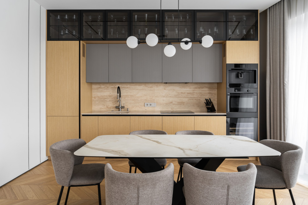 Современная кухня с фасадами из натурального шпона