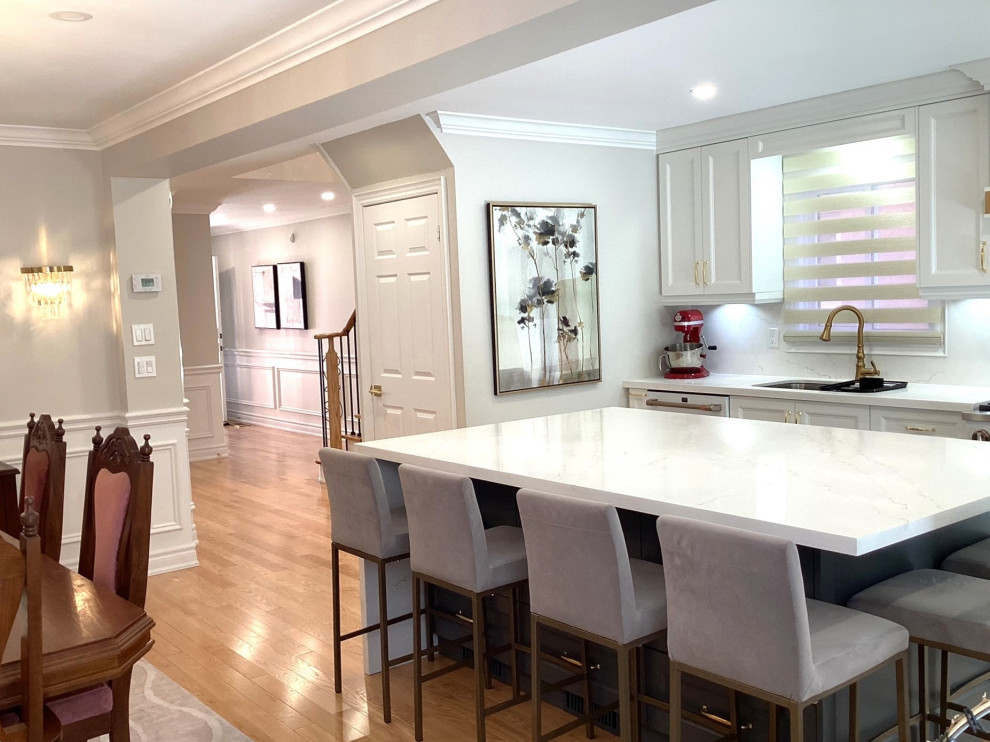 Example of a transitional kitchen design in Toronto