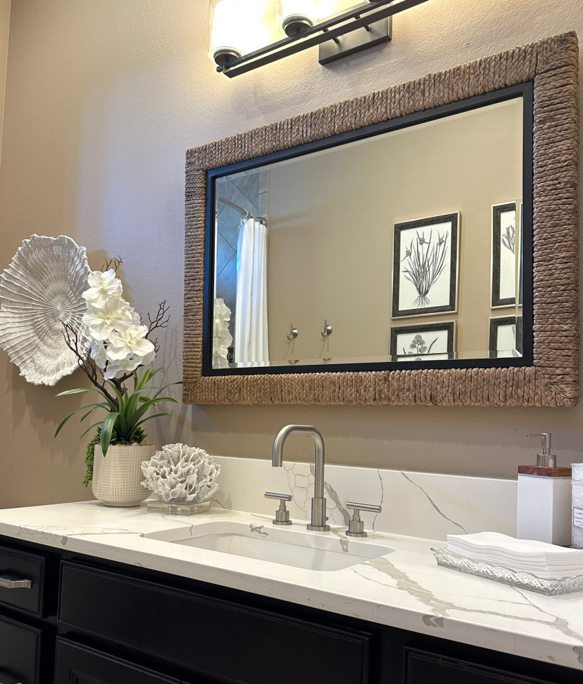 Inspiration for a transitional home design remodel in Orlando