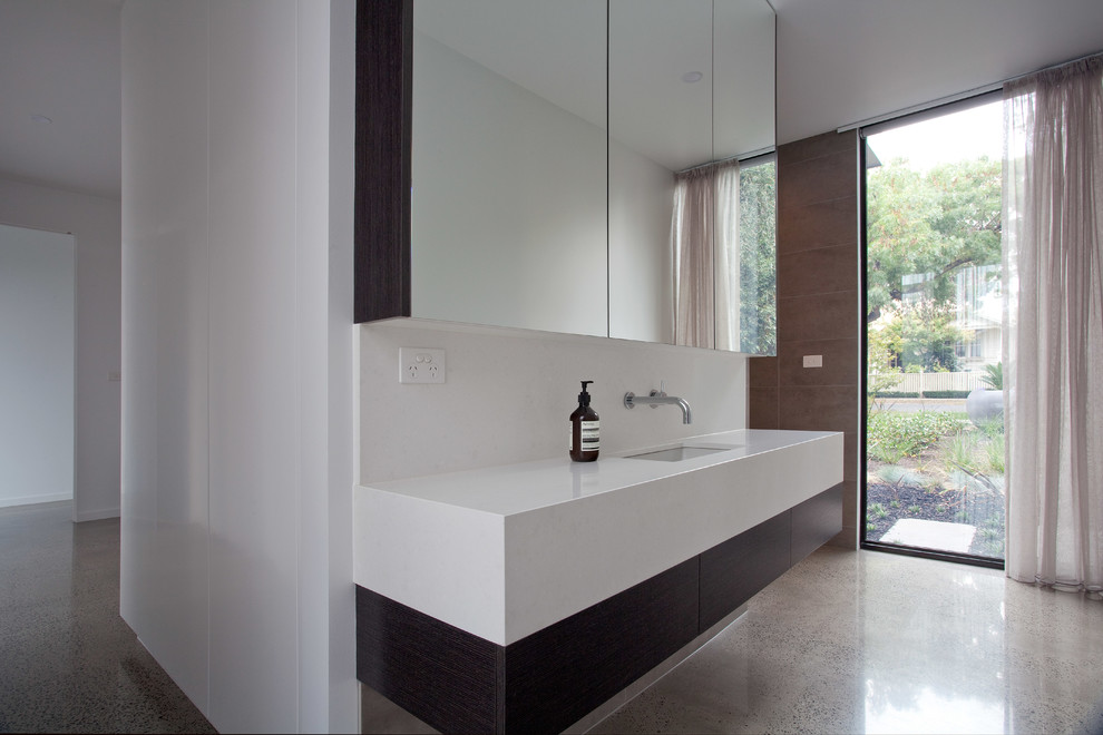 Inspiration for a midcentury bathroom in Melbourne.