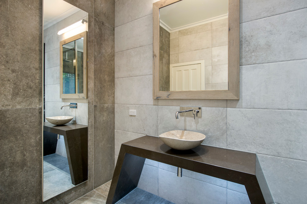 This is an example of a modern bathroom in Melbourne.